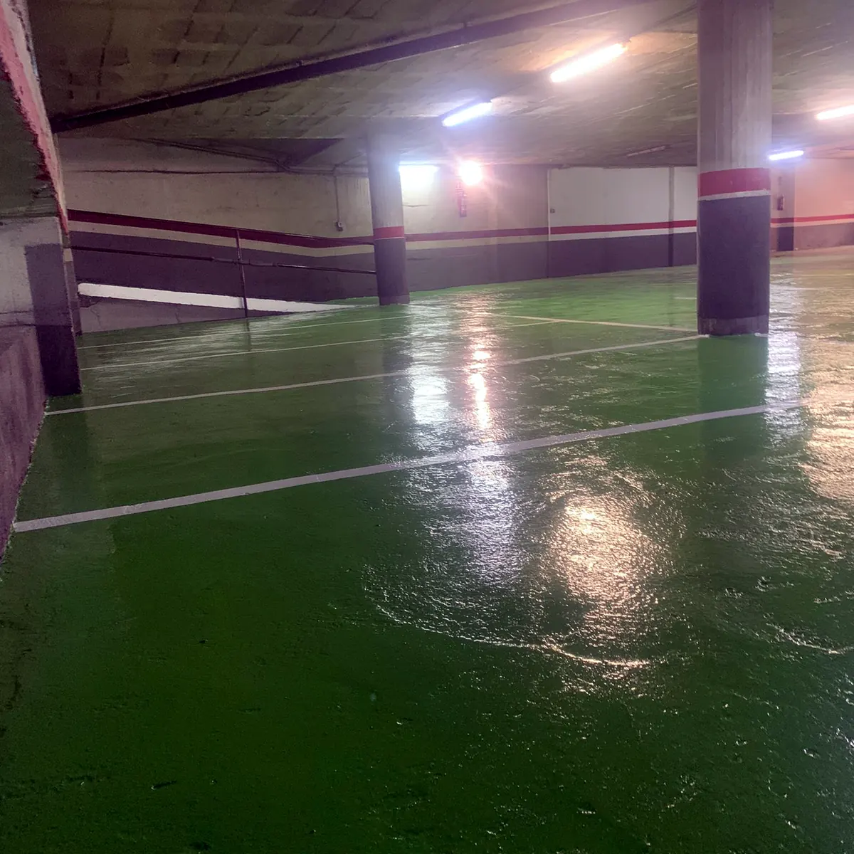 Long view of the new floor after the apartment garage floor renovation in Puigcerdà Long view of the new floor after the apartment garage floor renovation in Puigcerdà