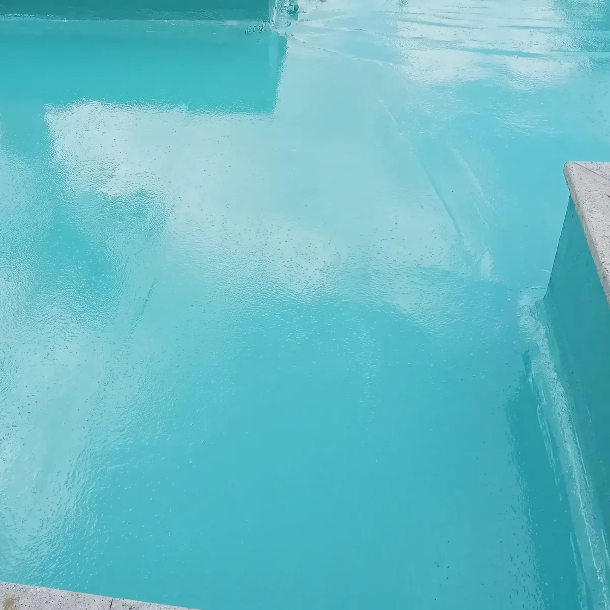 Pure polyurea lining a fountain basin