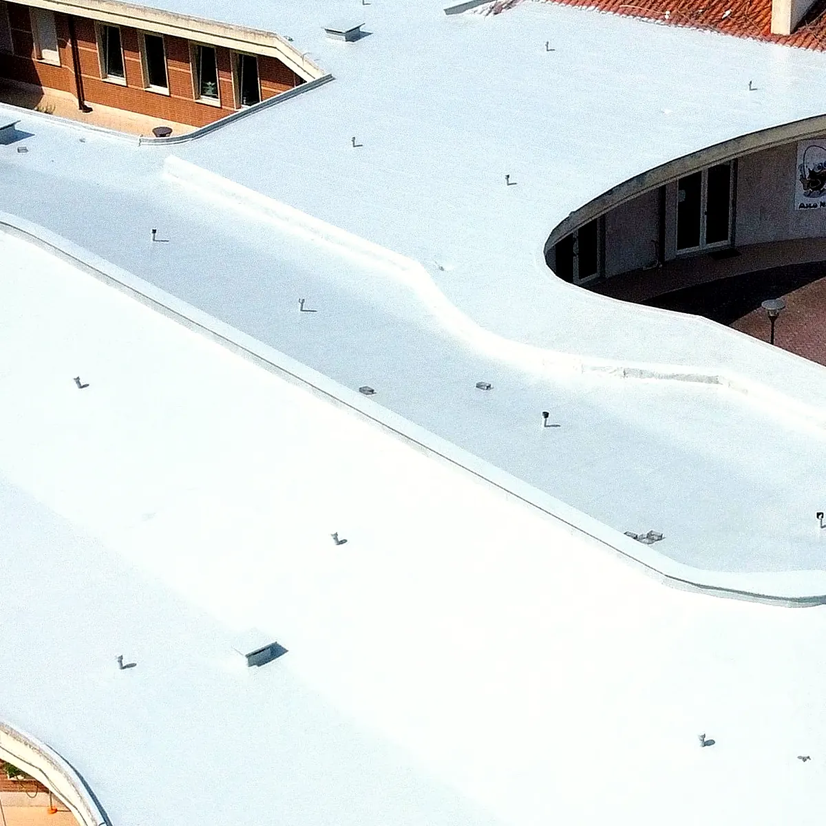 Close view of the white Colodur top coat on the nursery roof in Rome