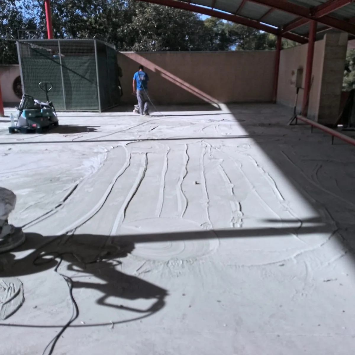 Wide view of surface preparation with grinders and cables, Mallorca