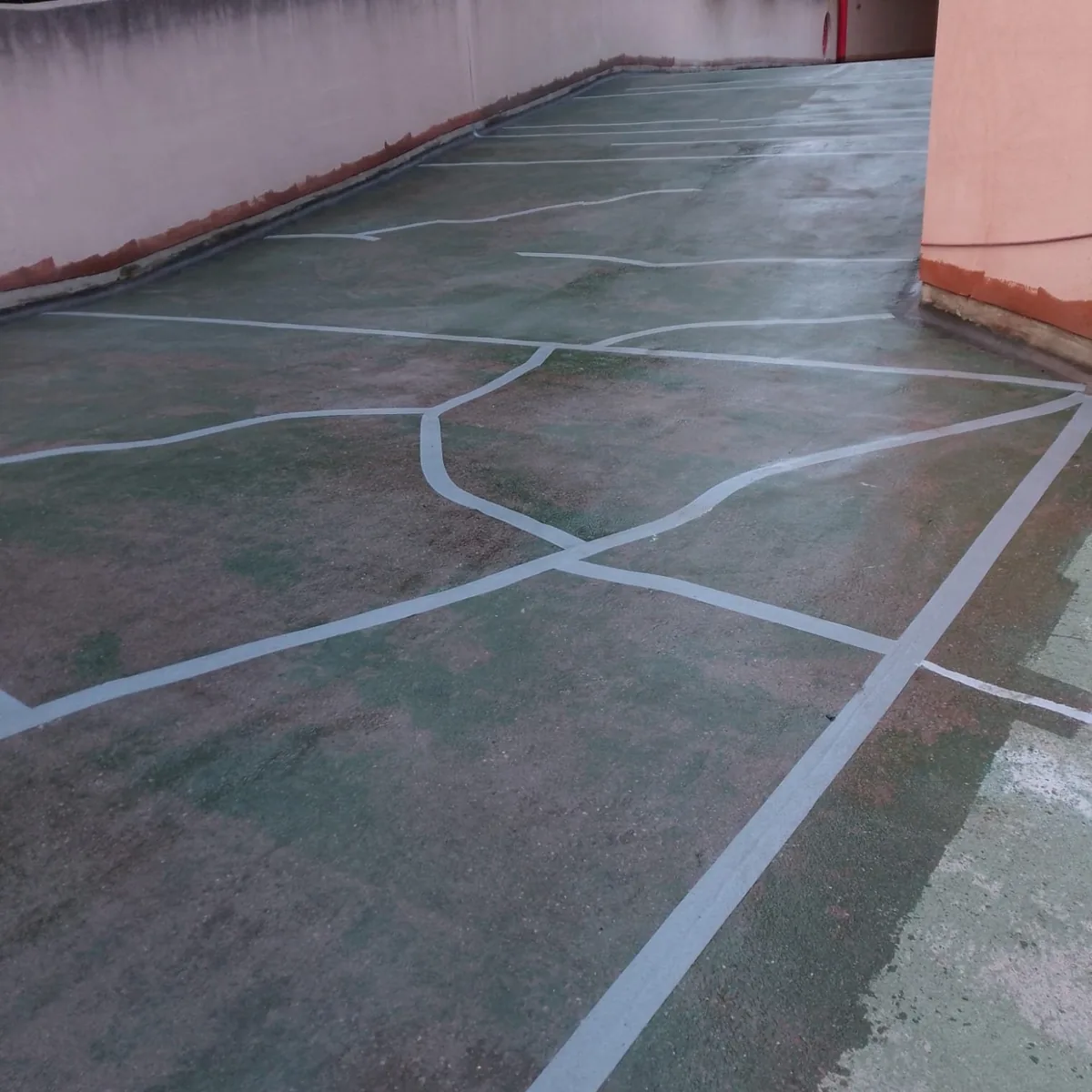 Car park deck with joints and cracks treated before the membrane, Mallorca