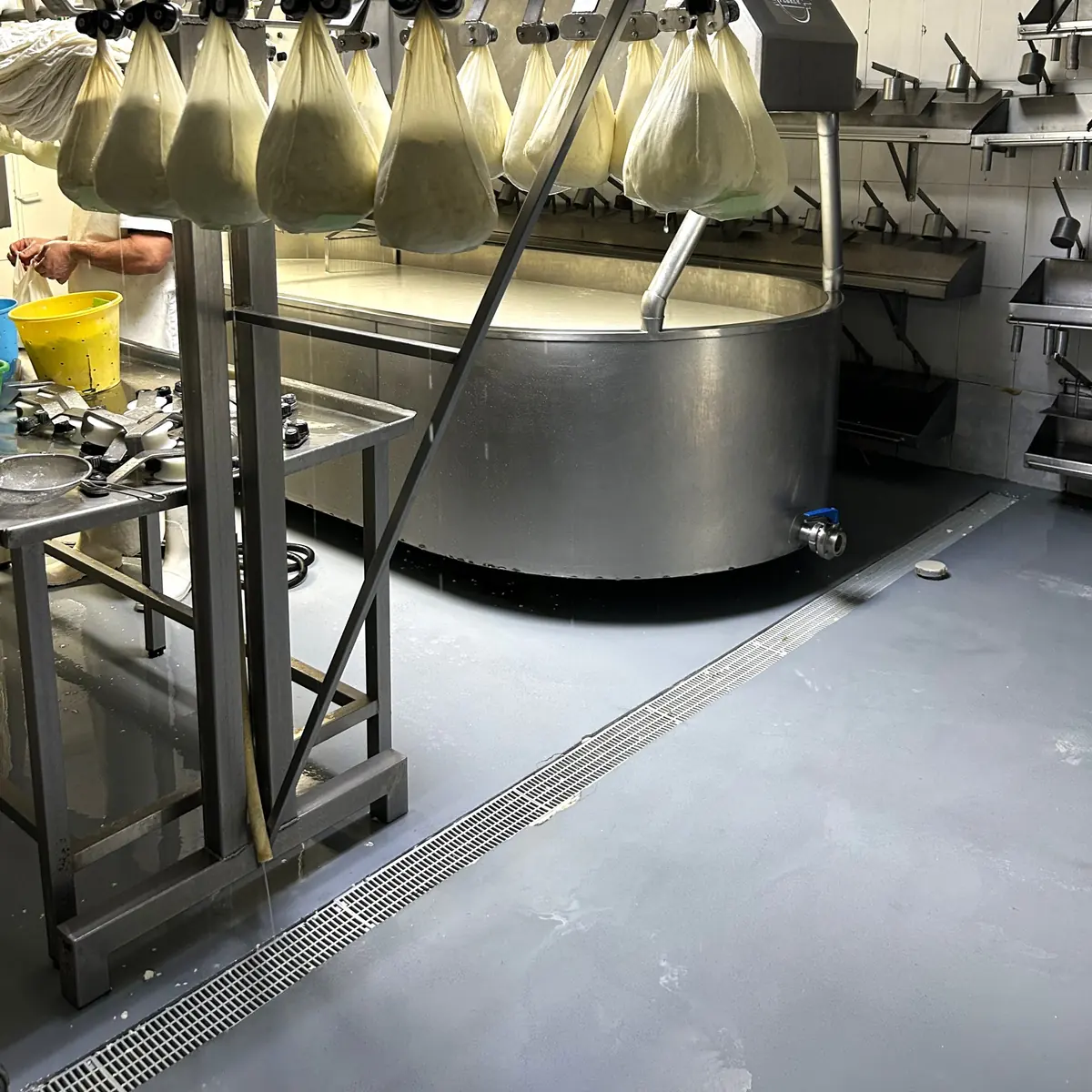 Wide view of the vat line over the new floor, Ciutadella