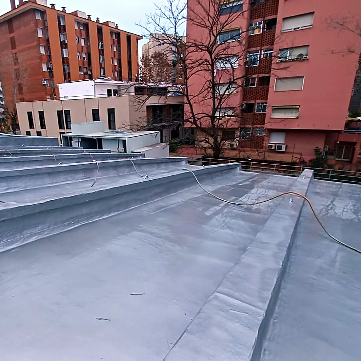 Aluminium-finish membrane over roof flats and upstands, Sants cultural centre