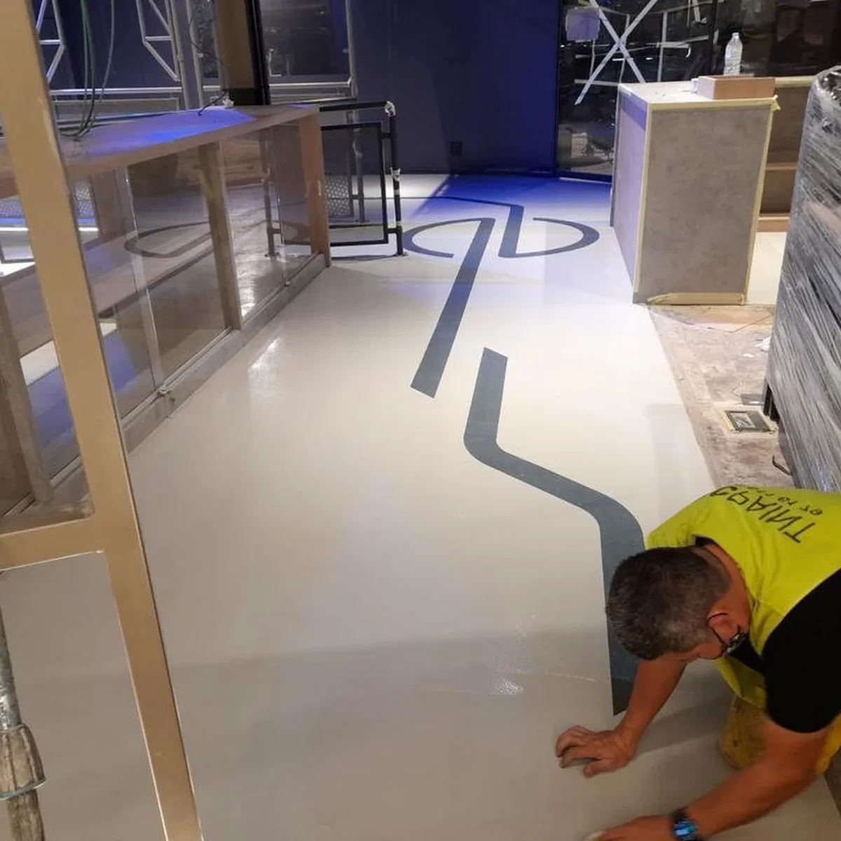 Applicator detailing the floor edge by hand, Salou