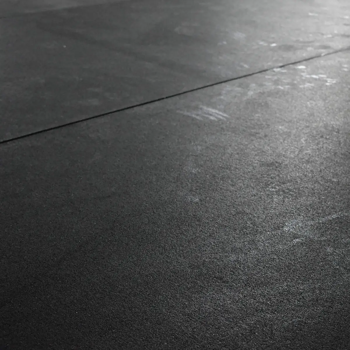 Close view of the 4 mm rubber mat surface, Salou