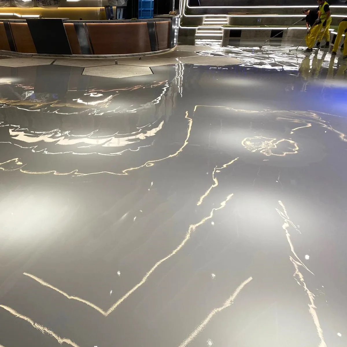 Grey decorative resin floor with white vein lines, Salou