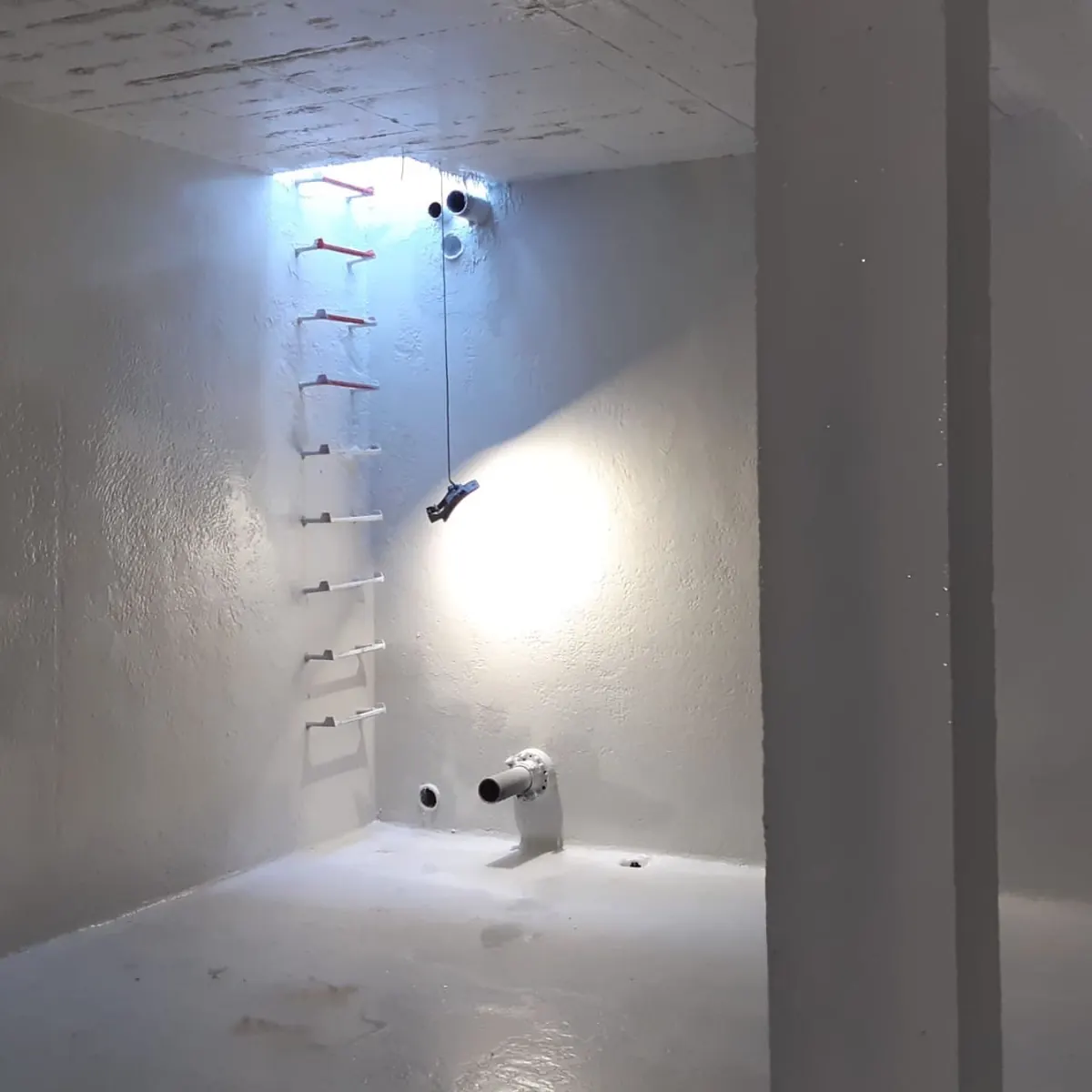 Finished white tank corner with ladder and pipe, Tortosa