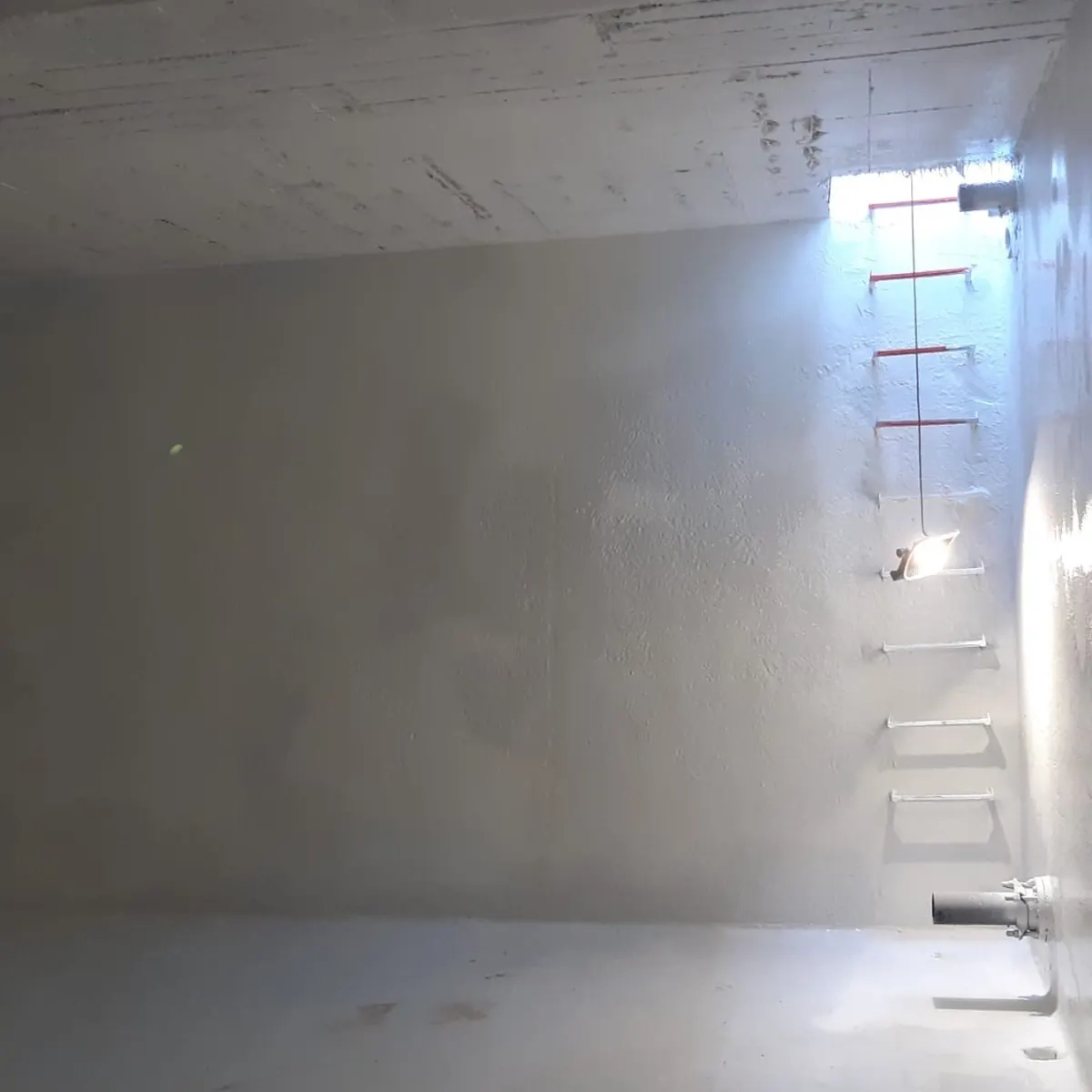 White lined tank roof area with access light, Tortosa