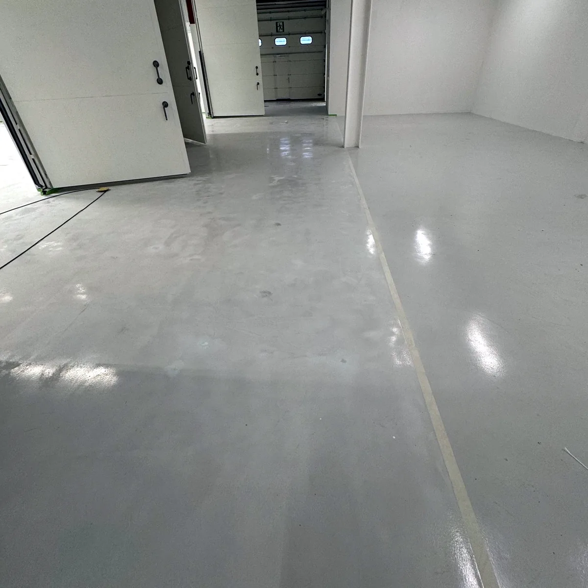 Flexible polyurethane flooring in Gipuzkoa along a side corridor