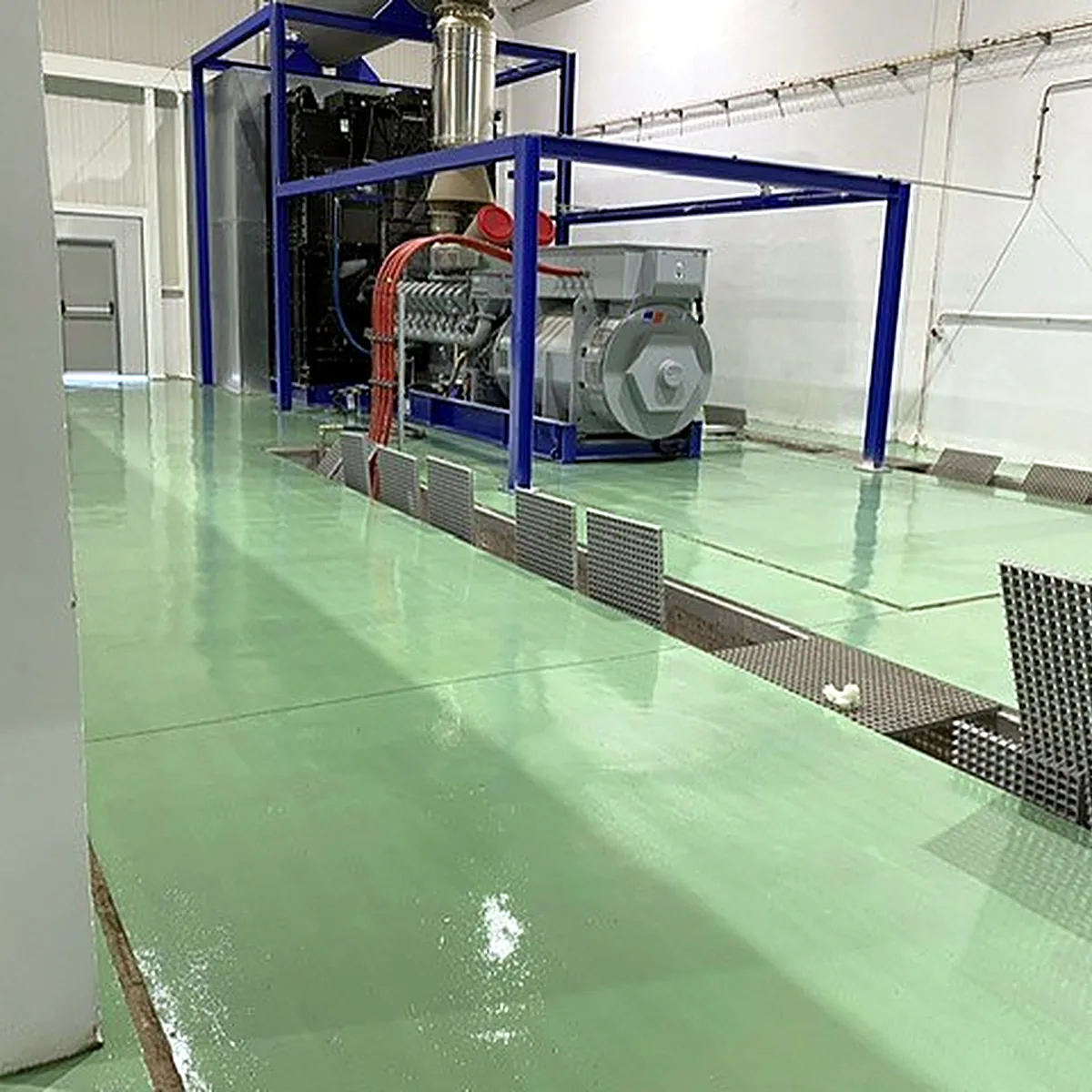 Generator set on the finished green floor next to the trench gratings, Palma