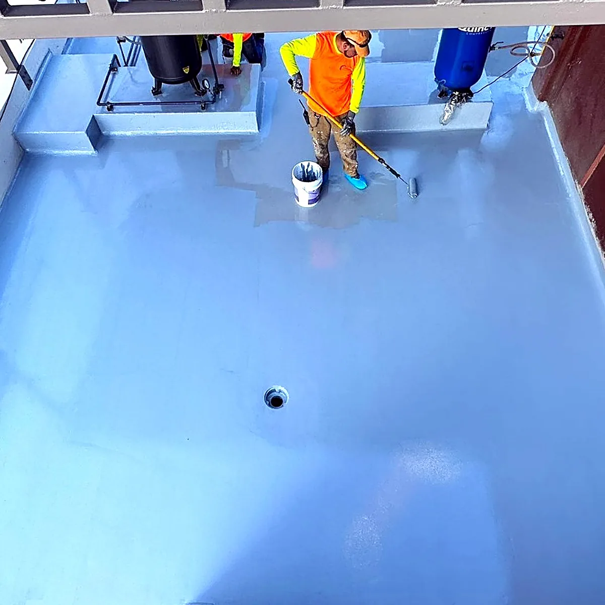 Coated roof bay with its drain outlet and raised edges Coated roof bay with its drain outlet and raised edges
