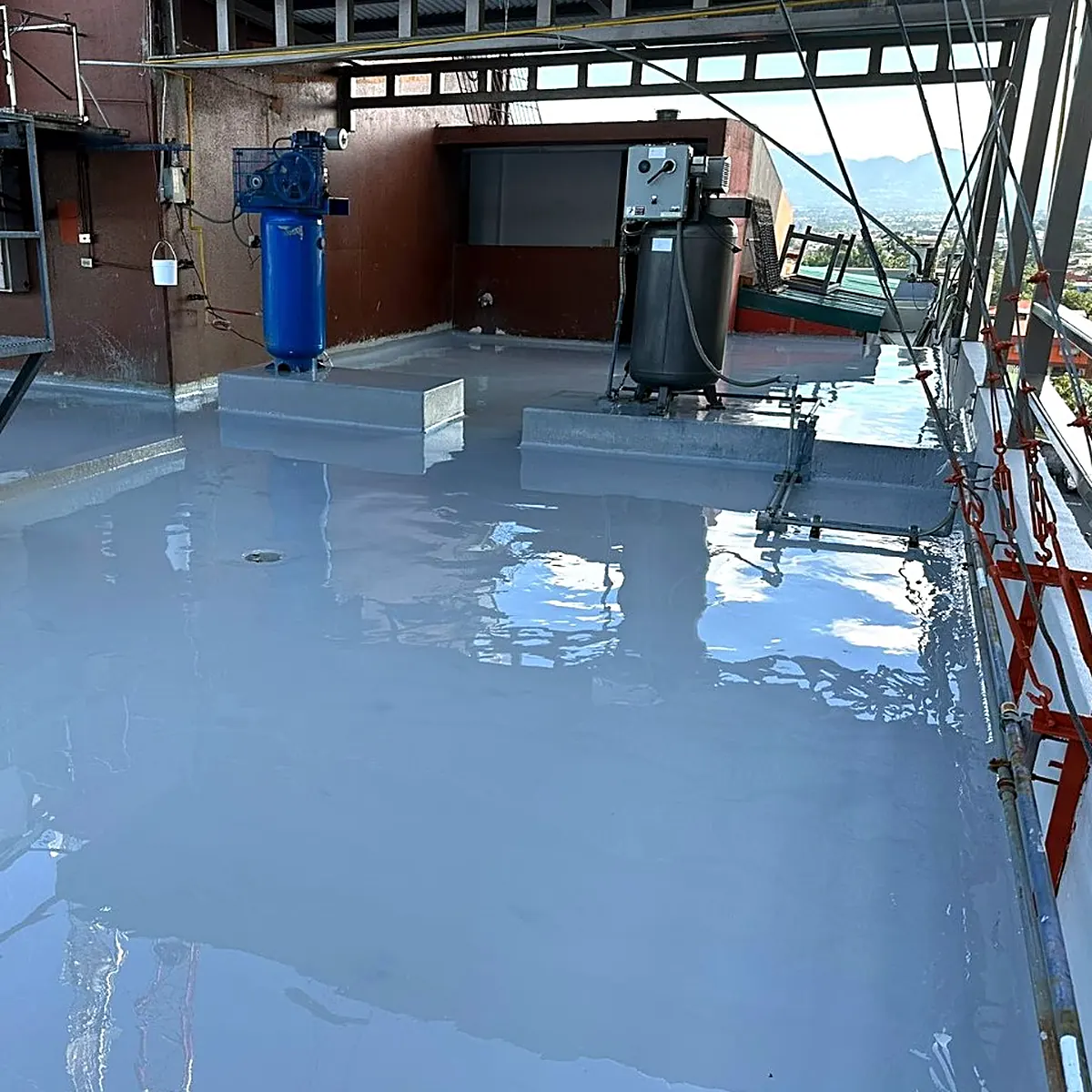 Hospital roof waterproofing in Costa Rica: the finished glossy surface Hospital roof waterproofing in Costa Rica: the finished glossy surface