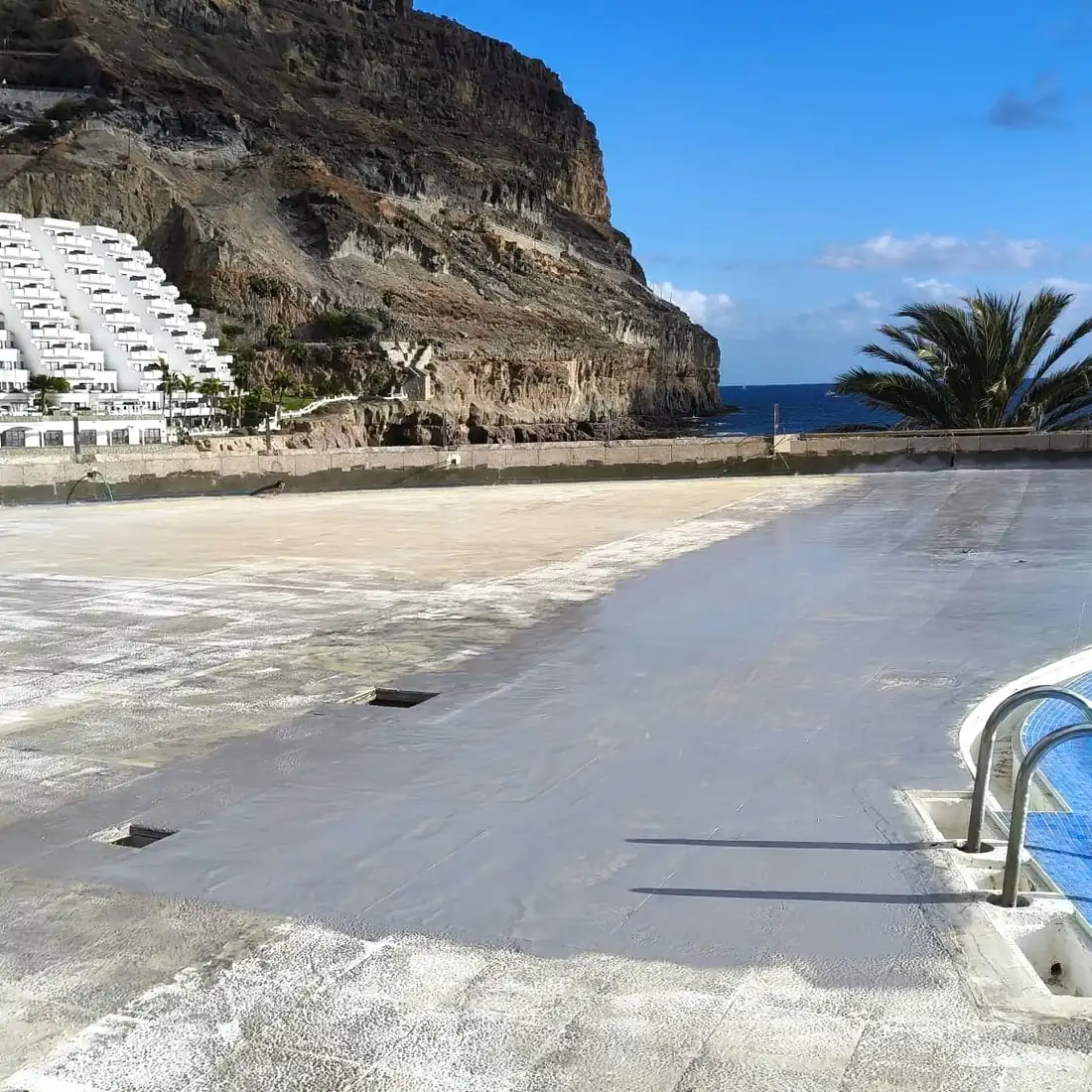 Grey membrane beside the pool coping Grey membrane beside the pool coping