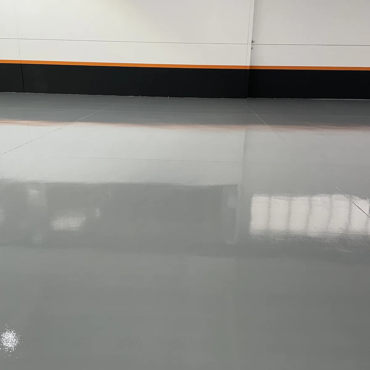 Finished epoxy floor meeting the factory wall base, Galicia Finished epoxy floor meeting the factory wall base, Galicia