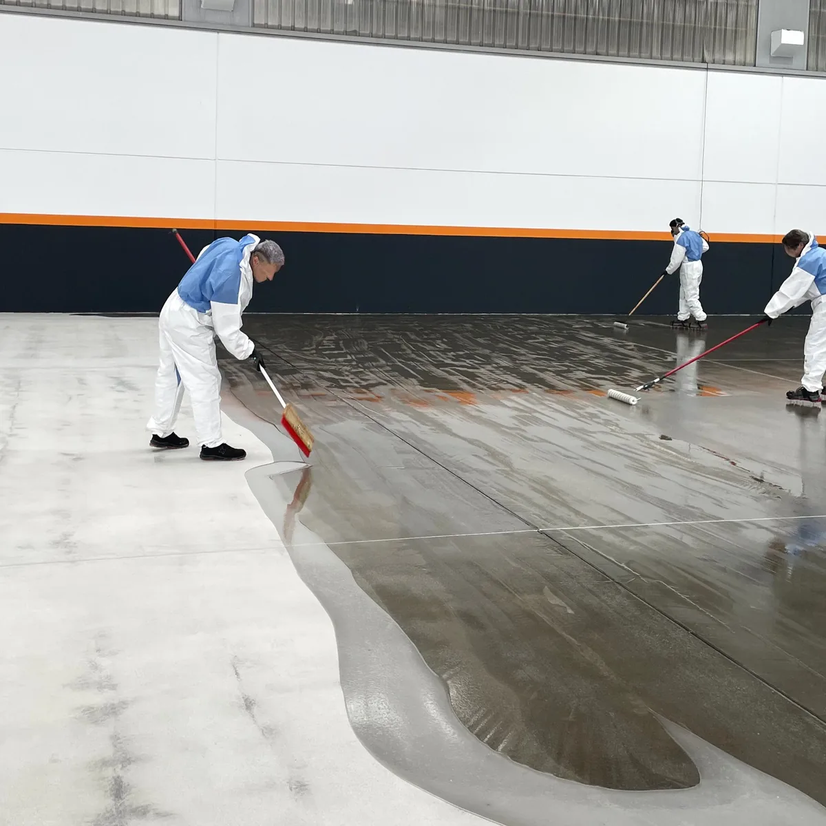 Crew pulling EP Coat 100 with squeegees along a wet edge, Galicia Crew pulling EP Coat 100 with squeegees along a wet edge, Galicia