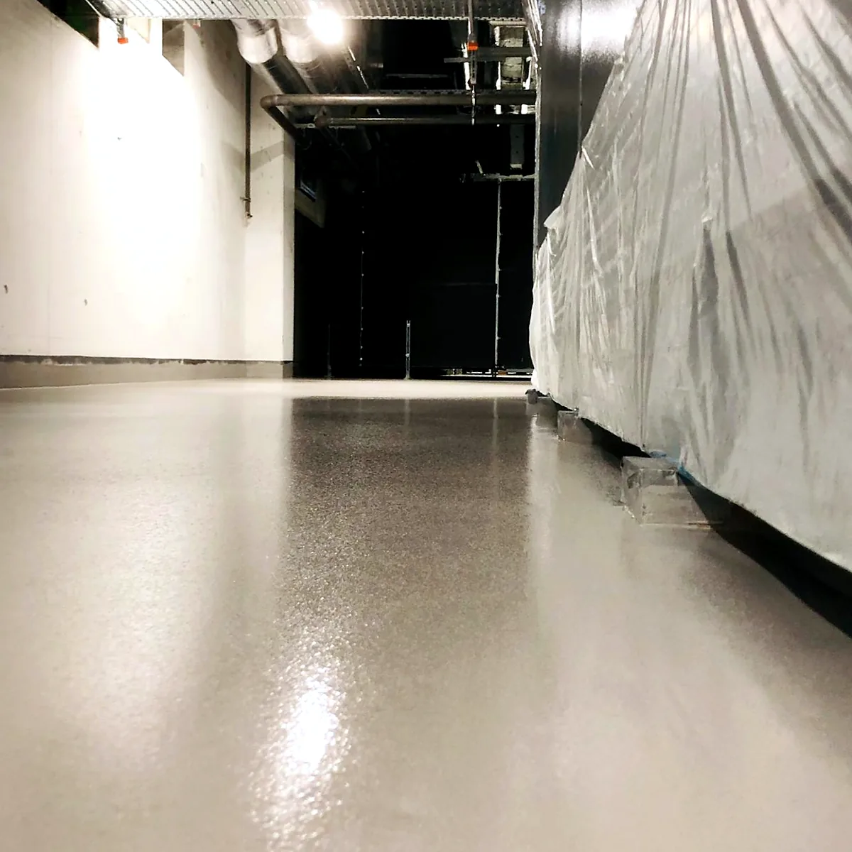 Industrial kitchen flooring Germany: long corridor with the new polyurethane floor