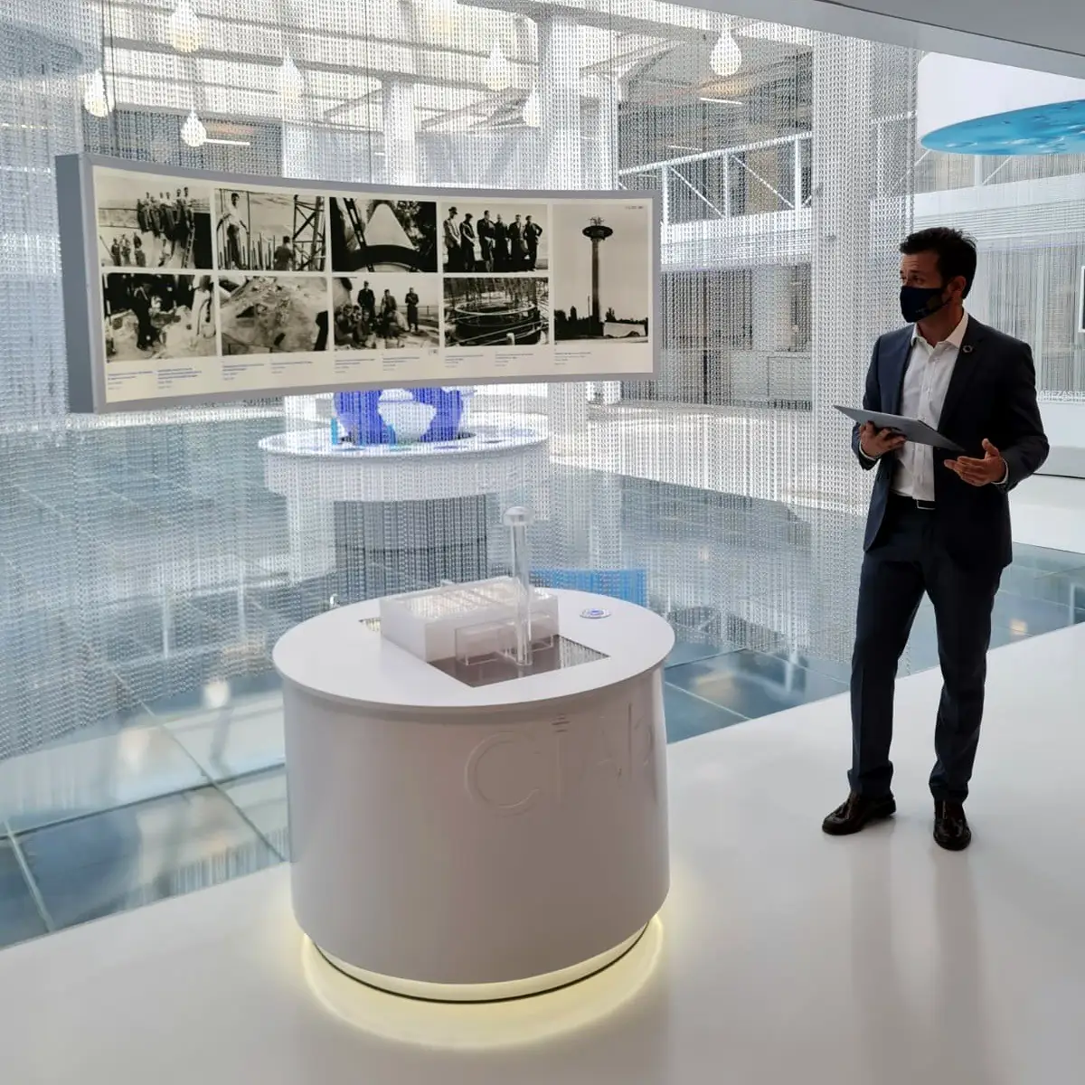 White polyurethane floor around a round exhibit stand at the Albacete water centre