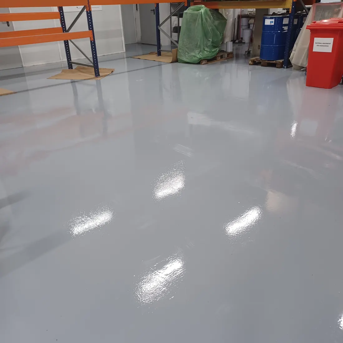 The open hall with the finished grey floor The open hall with the finished grey floor