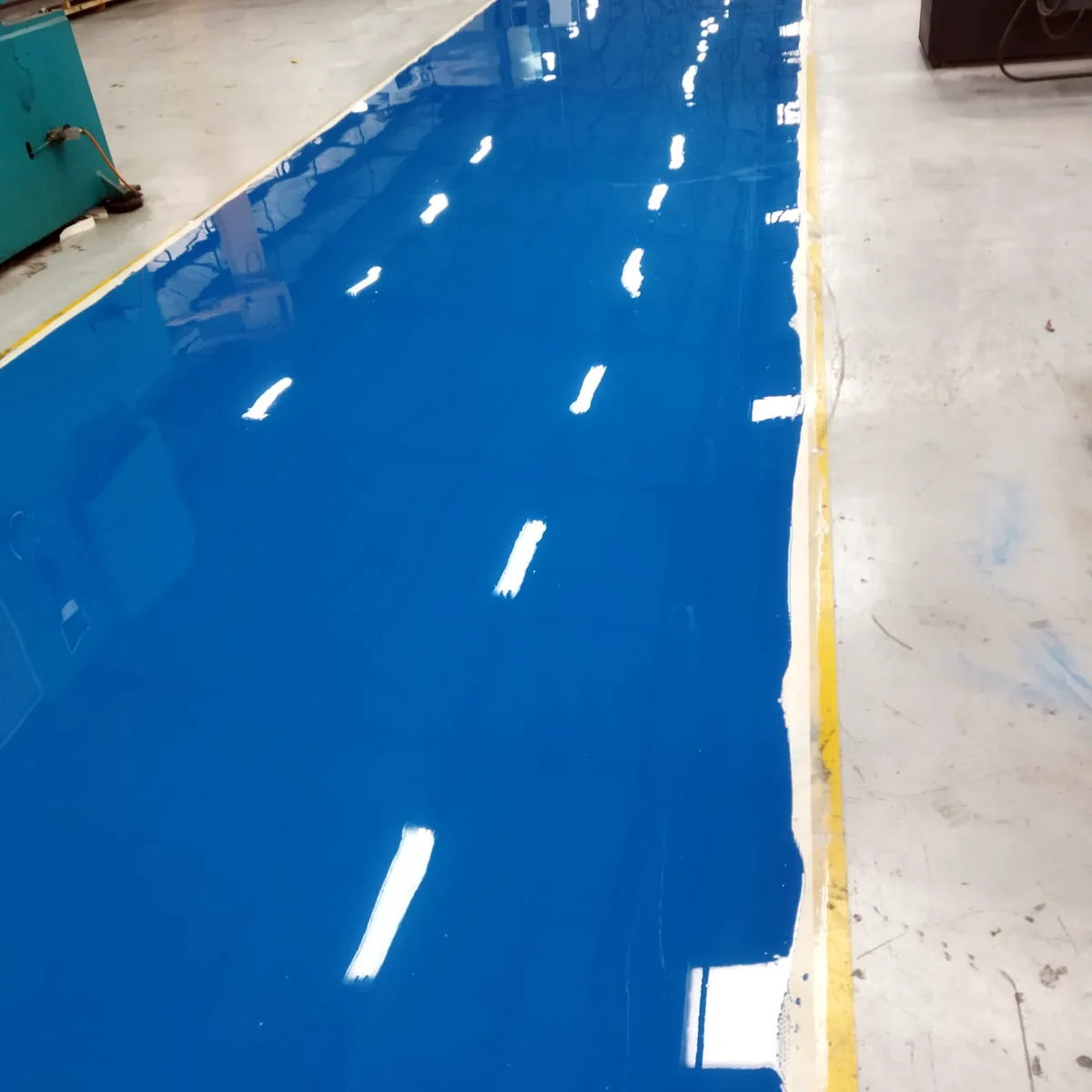 Lock factory epoxy flooring in Porto marking a safe route on foot