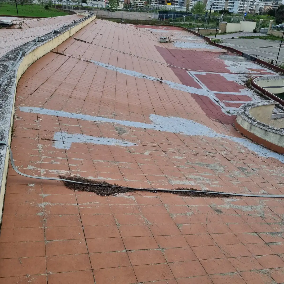 Field of failed tiles before removal on the Calimero roof