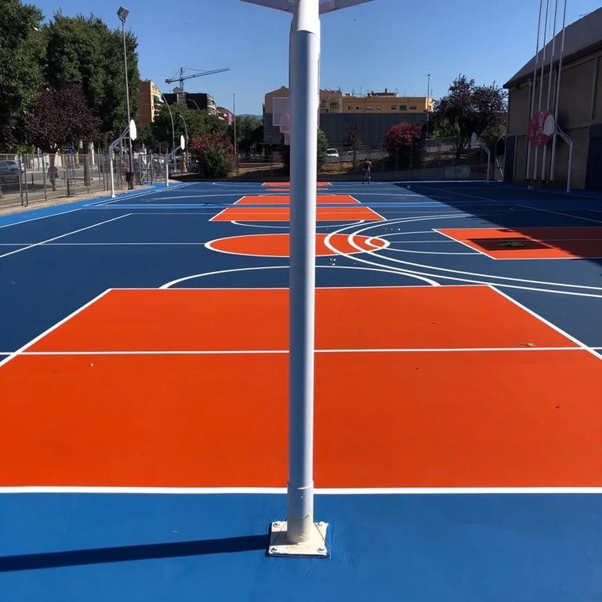 Finished orange key and blue court under a basketball hoop, Granollers