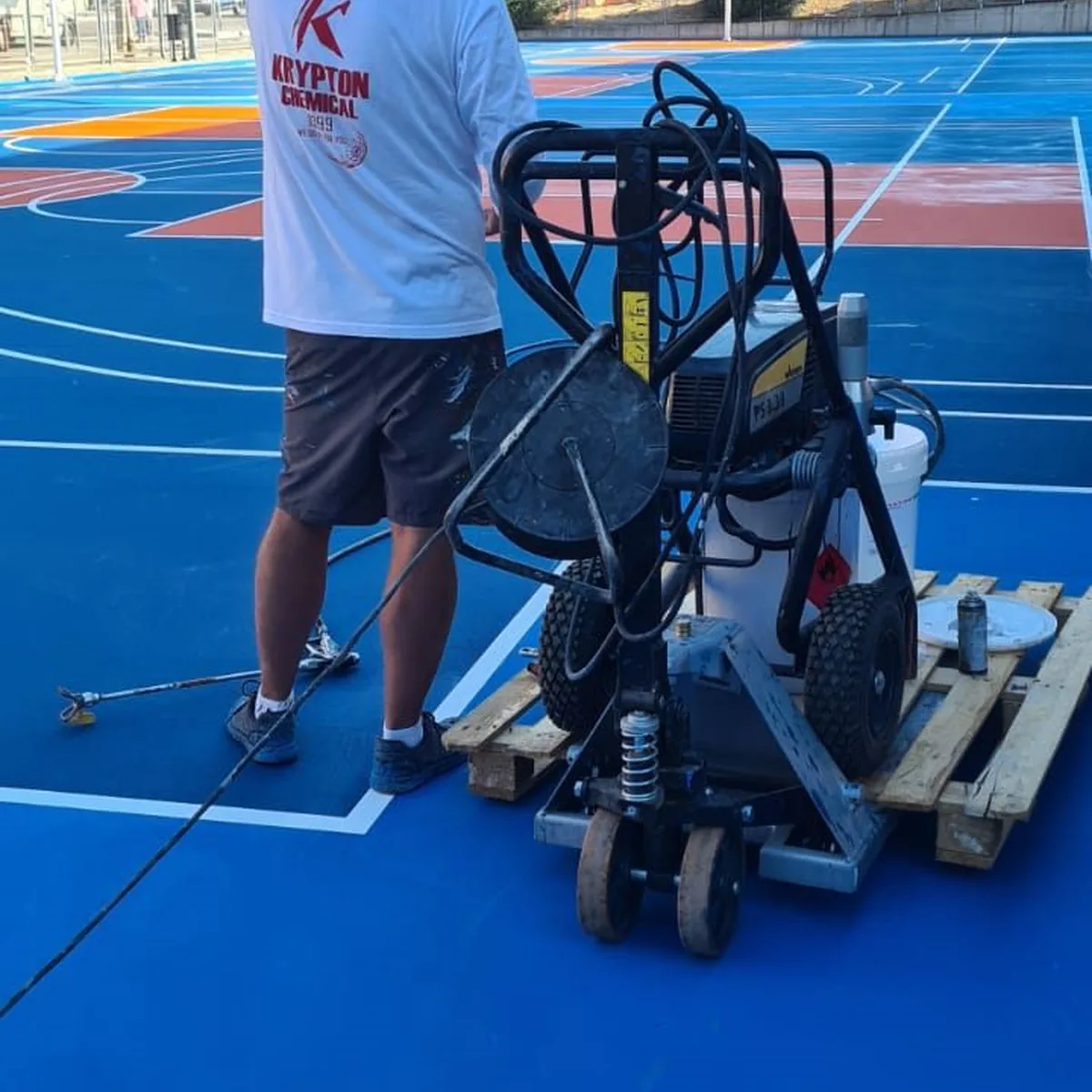 Applicator with spray trolley on the blue court, Granollers