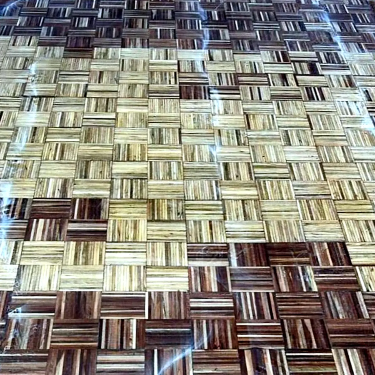Parquet sports floor Granollers: worn parquet blocks before the renovation