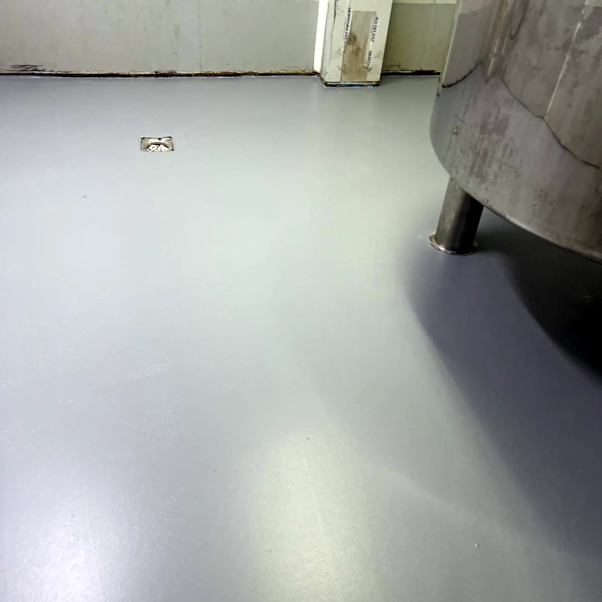 Pharma ESD flooring in Barcelona under process equipment