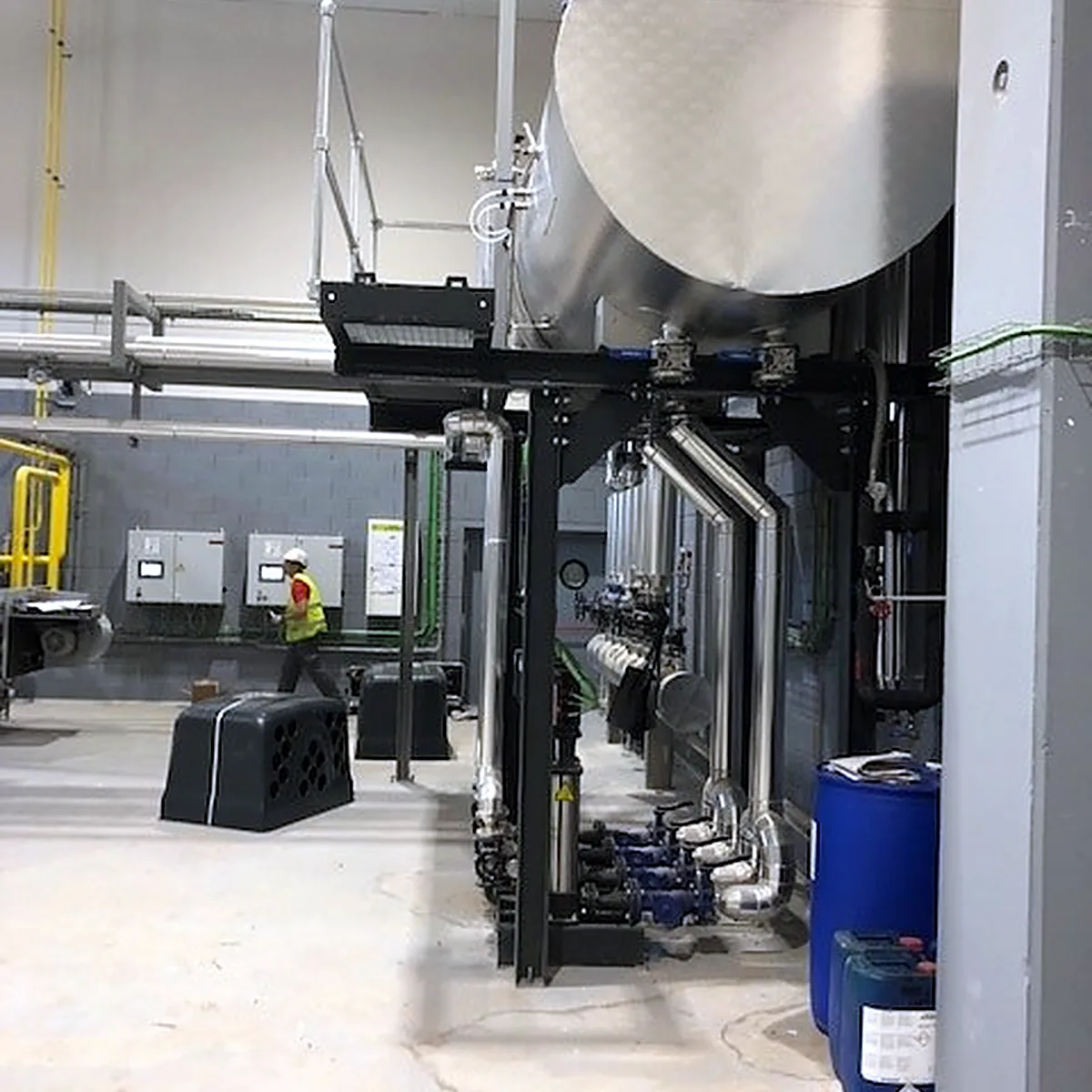 Grey floor finish below the tank, pumps and drums in the plant Grey floor finish below the tank, pumps and drums in the plant