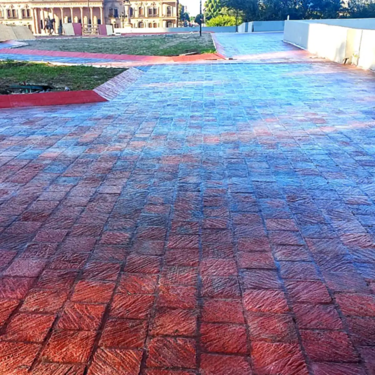 Pavimento impreso rojo sellado con Colodur transparente en la Macroplaza, Monterrey Pavimento impreso rojo sellado con Colodur transparente en la Macroplaza, Monterrey