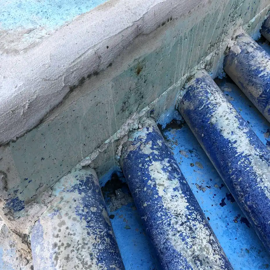 Close-up of primer around pipe manifolds, Parque Warner Madrid