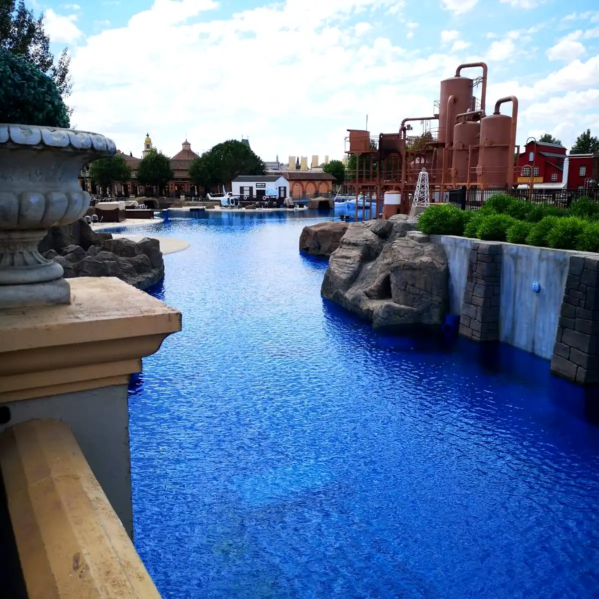 Finished lake edge beside themed landscaping, Parque Warner Madrid