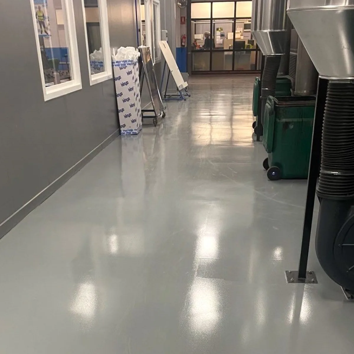 Glossy grey corridor floor beside the printing room, Logroño Glossy grey corridor floor beside the printing room, Logroño