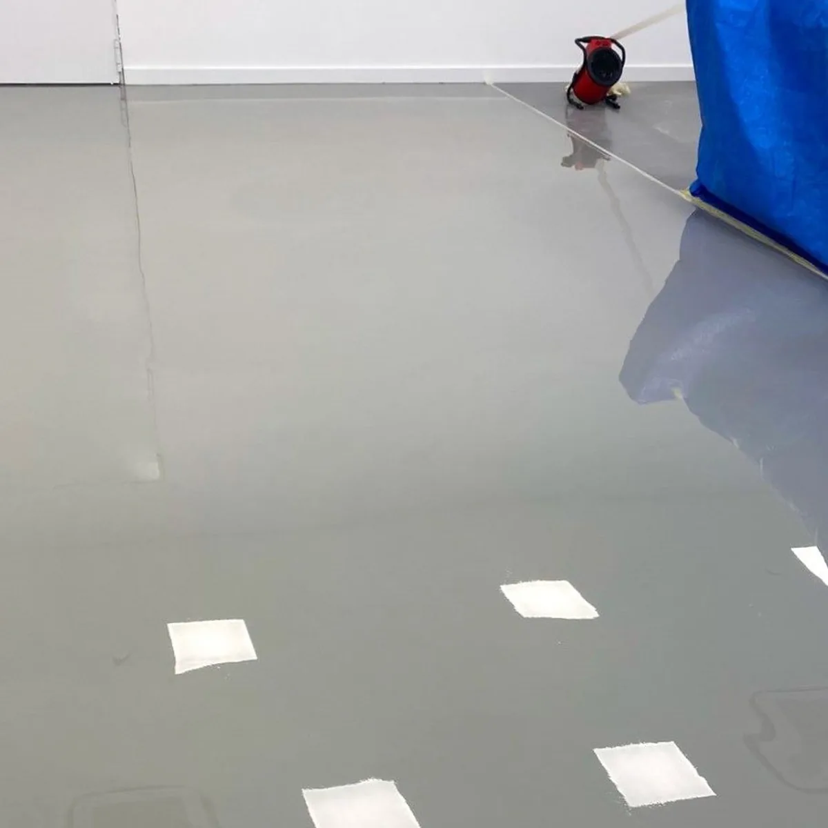 Finished grey polyurethane floor in the printing room, Logroño Finished grey polyurethane floor in the printing room, Logroño