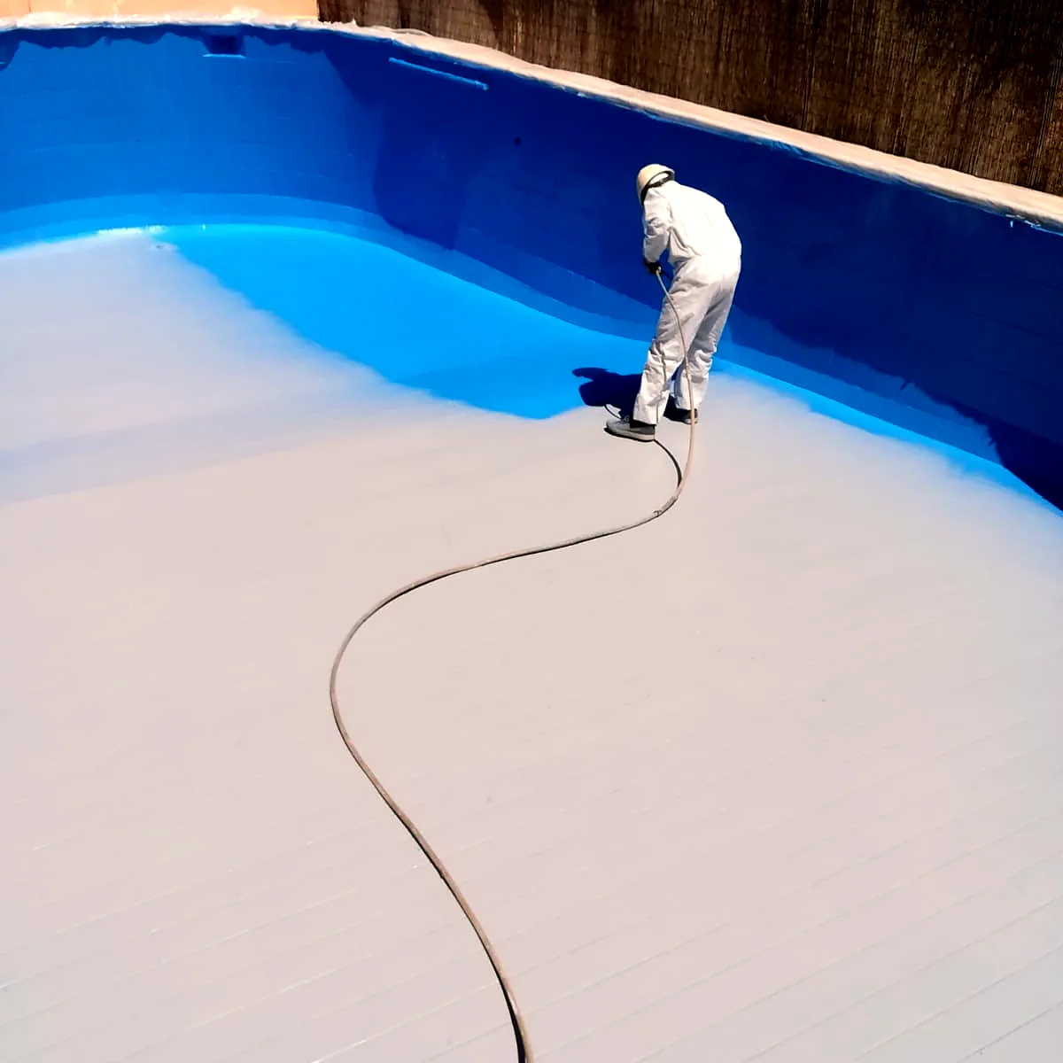 Blue Paintchlore 2K going on over the grey layer in the Almansa pool Blue Paintchlore 2K going on over the grey layer in the Almansa pool