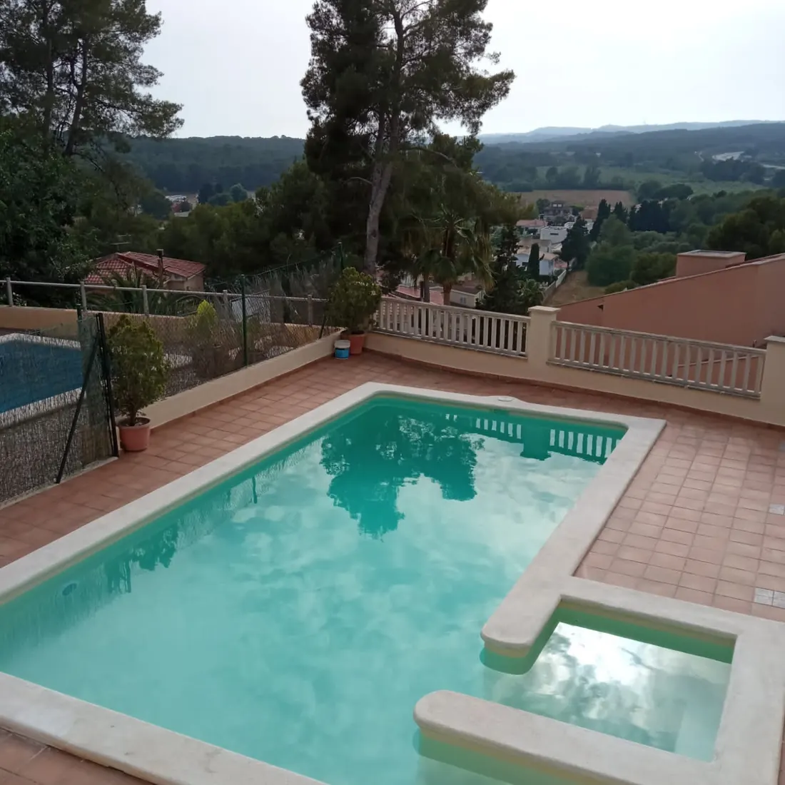 Private pool waterproofing in La Mora: the pool on its tiled terrace Private pool waterproofing in La Mora: the pool on its tiled terrace