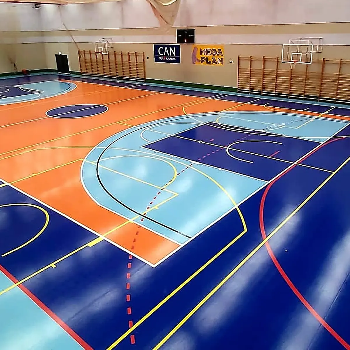 Glossy orange and blue court with game lines, seen from a corner, Marcilla Glossy orange and blue court with game lines, seen from a corner, Marcilla