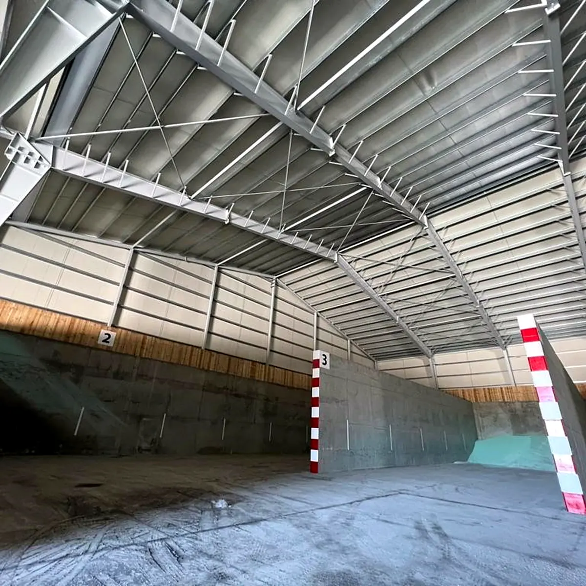 Storage bay of the COPISO building in Almazán with its coated steel roof frame