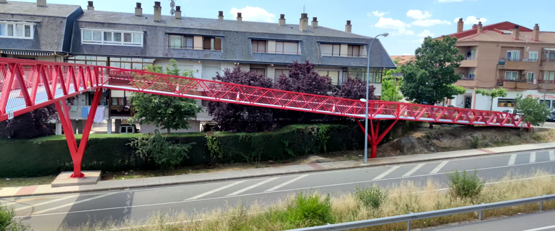 Metal protection on Madrid walkways