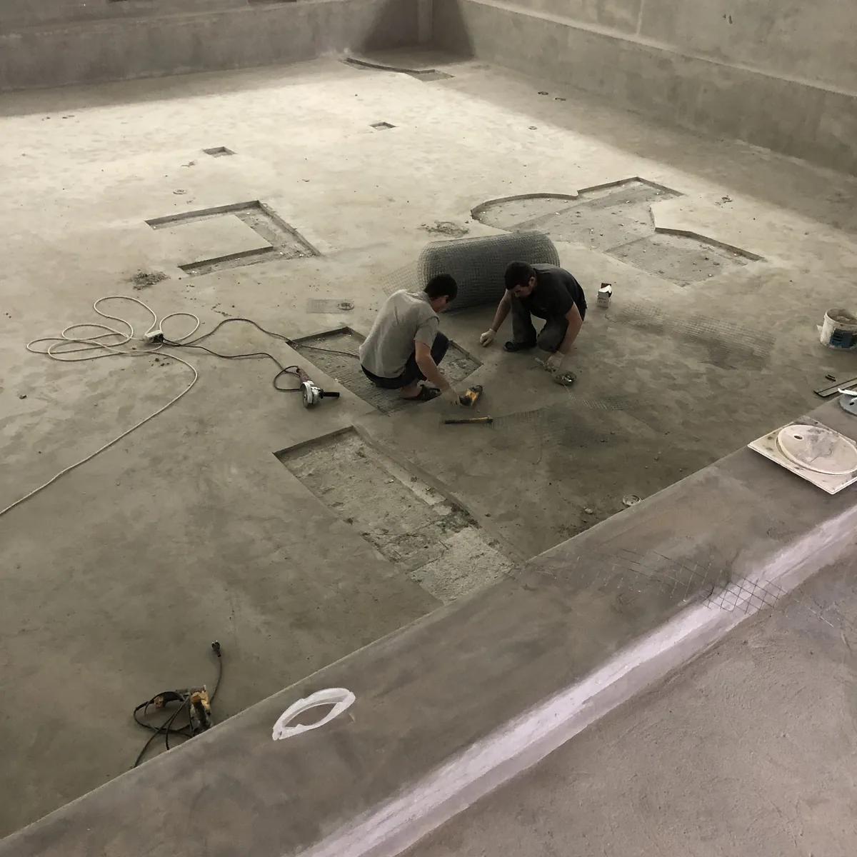 Crew repairing cracks on the pool floor, Nizhny Novgorod