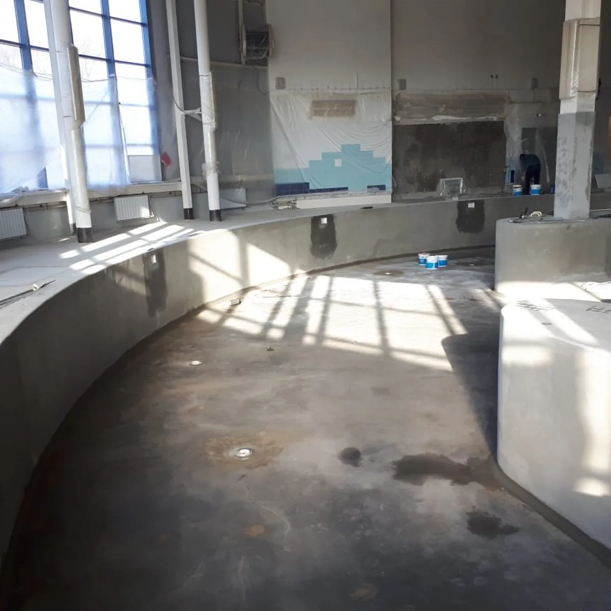 Curved basin section with exposed concrete, Nizhny Novgorod