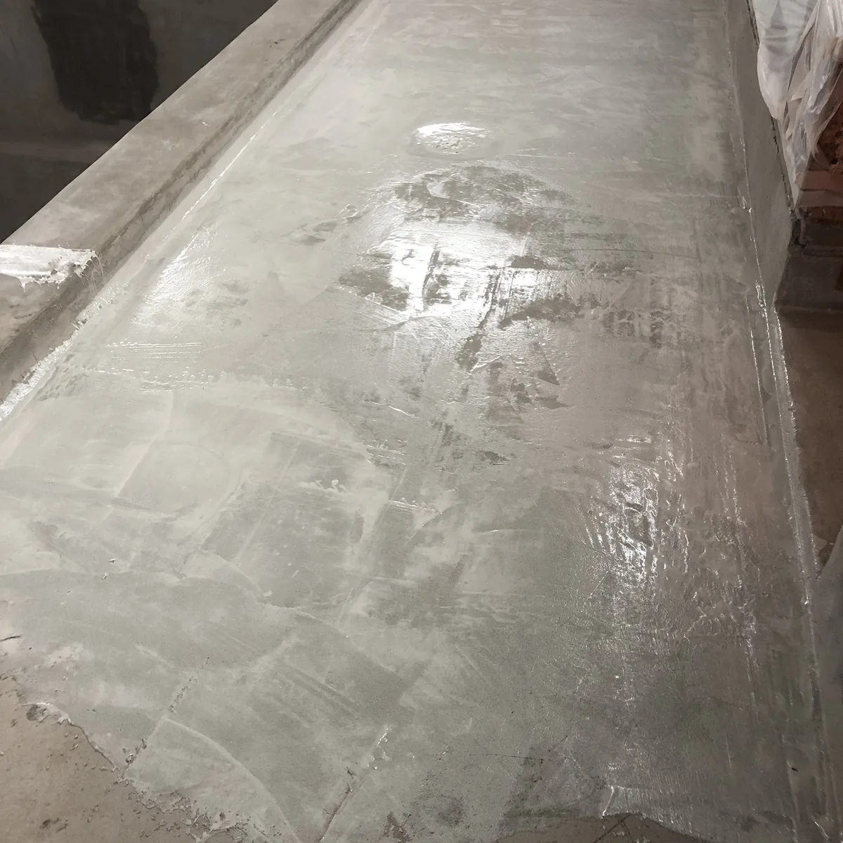 Levelled pool edge after the cementitious epoxy layer, Nizhny Novgorod