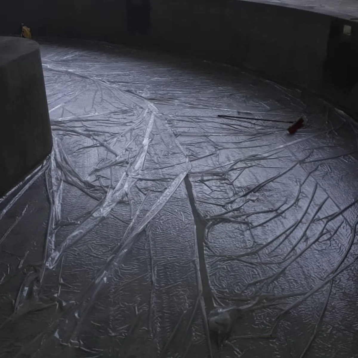 Membrane layer on the curved pool wall and floor, Nizhny Novgorod