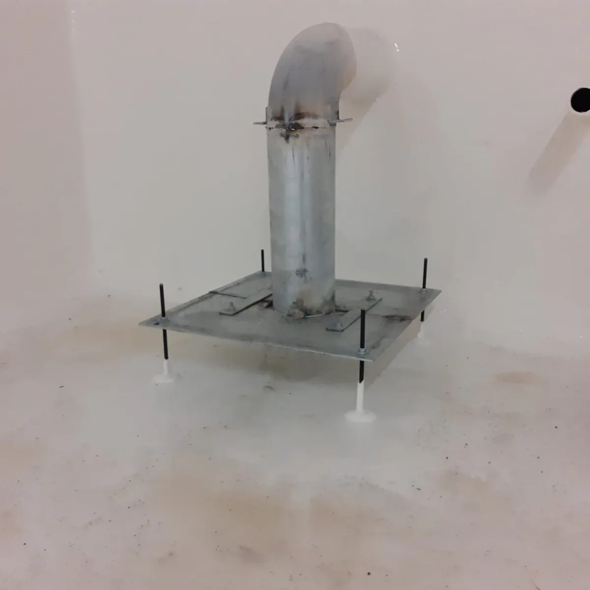 Lined floor with pipe stand and fixings, Mallorca